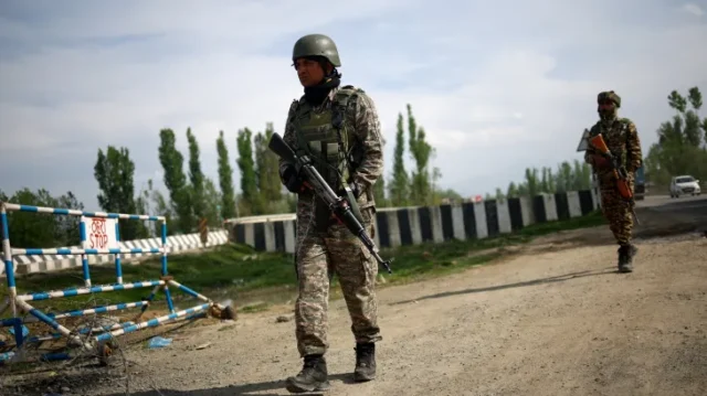 காஷ்மீரின் அனந்த்நாக் மாவட்ட பள்ளத்தாக்கில் நடந்தது என்ன? இந்தியாவுக்கும் பாக்கிஸ்தானுக்கும் சண்டை மூளுமா? வீடியோ