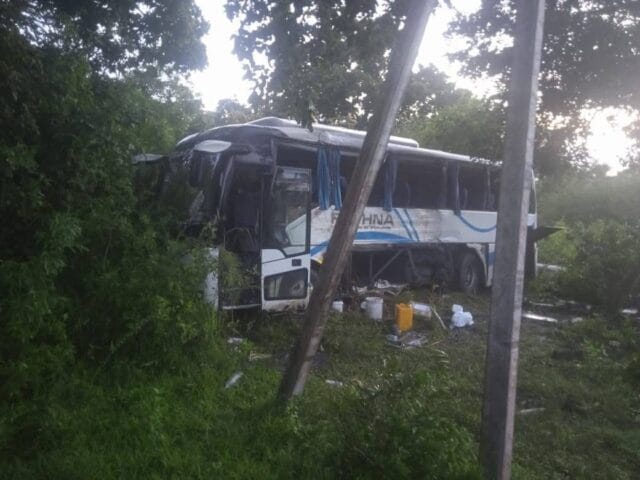 ரத்னா சொகுசு பஸ் இன்று அதிகாலை புளியங்குளம் பகுதியில் விபத்துக்குள்ளானதில் பலர் காயம்!! Video