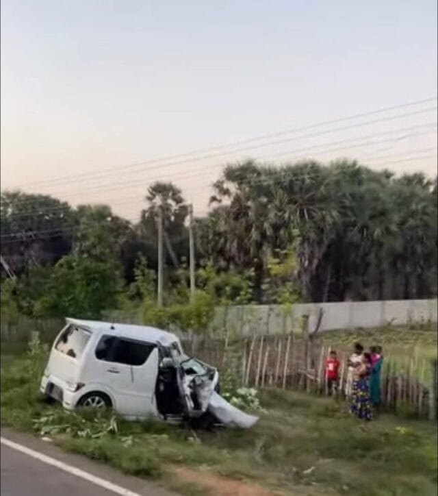 சற்று முன் இயக்கத்தி பகுதியில் காரும் டிப்பரும் நேருக்கு நேர் மோதி விபத்து!! Video