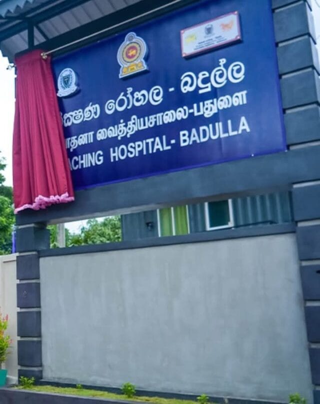 தனது காதலுக்கு எதிர்ப்புத் தெரிவித்த தாயை படுக்கையில் வைத்தே பெற்றோல் ஊற்றித் தீ வைத்த 13 வயது மகள்!!