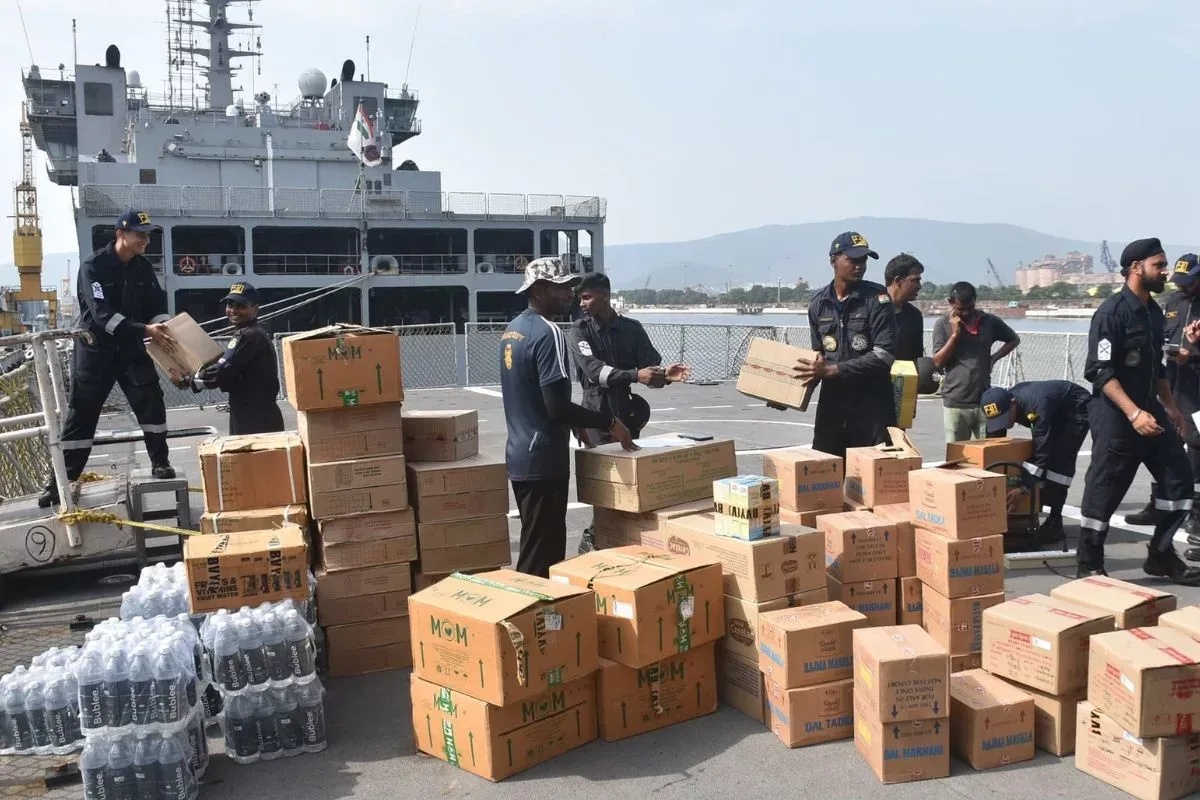 டிட்வா புயல் பேரழிவு: இலங்கைக்கு இந்தியாவின் ‘சாகர் பந்து’ மீட்புப் பணி - ஒரு விரிவான பார்வை