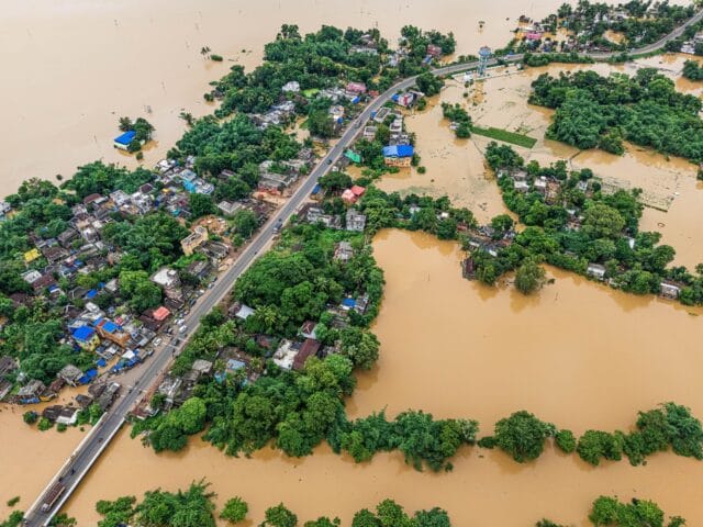 சூறாவளி தணிந்தாலும் அபாய நிலை தொடர்கின்றது – வளிமண்டலவியல் திணைக்களம்