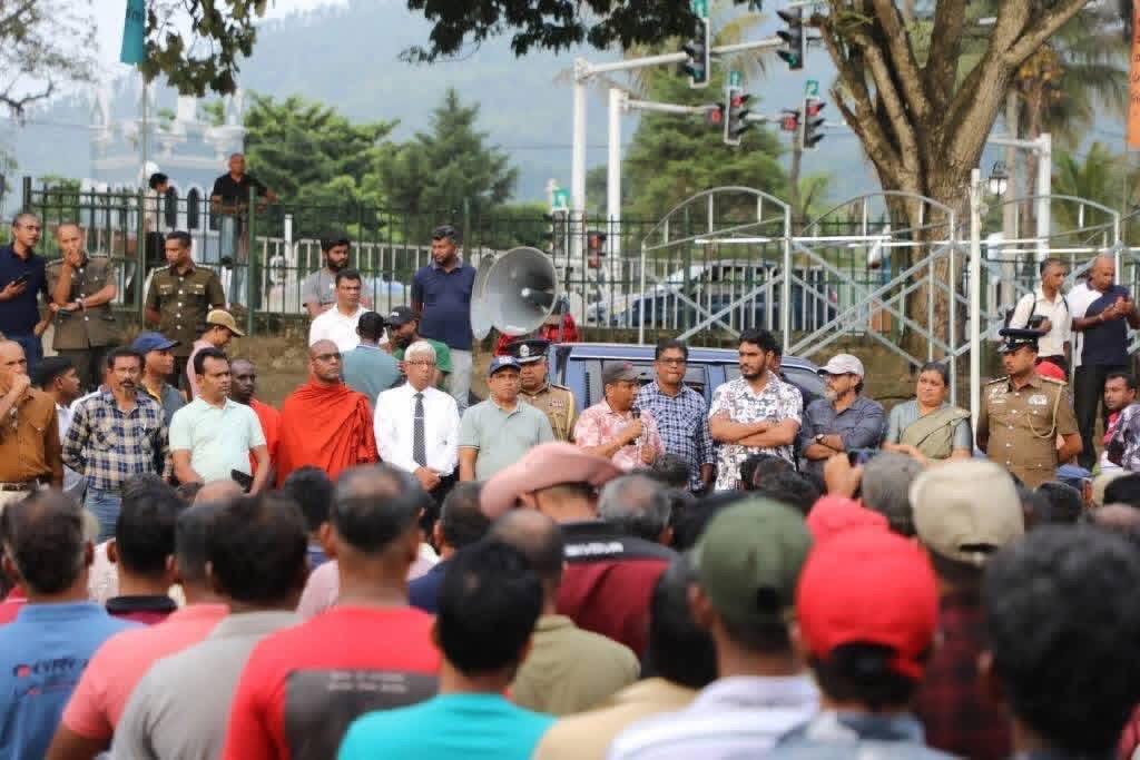 பதுளையை மீண்டும் கட்டியெழுப்ப மாத்தறையிலிருந்து படையடுத்து வந்த பொதுமக்கள்!