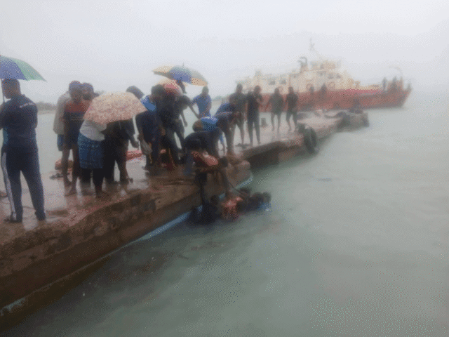 நெடுந்தீவு கடலில் வீழ்ந்த பிறேமகுமார் சடலமாக மீட்பு.!! வீடியோ