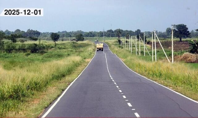 மட்டக்களப்பு – பொலன்னறுவை பிரதான வீதி திறப்பு: வெள்ள நீர் வடிந்ததால் போக்குவரத்து மீள ஆரம்பம்!