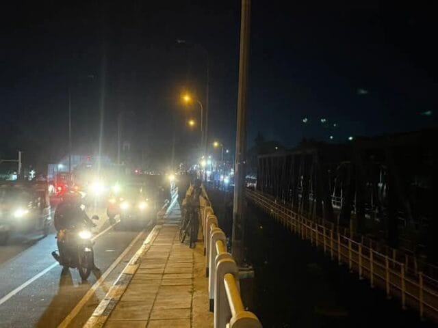 சற்று முன் கல்லடிப் பாலத்திலிருந்து குதித்த 20 வயது விதுசாயினி சடலமாக மீட்பு!