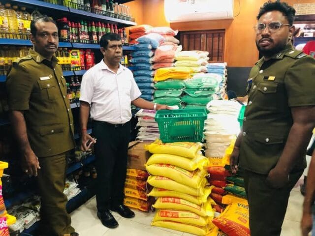 யாழ்ப்பாணத்தில் அதிரடி : சுகாதார விதிமீறல் – இரண்டு கடைகளுக்குச் சீல் – ரூ. 2.35 இலட்சம் அபராதம்!