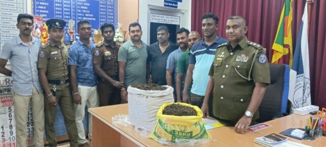 யாழில். கடற்கரையில் கஞ்சாவுடன் நடமாடிய இரு இளைஞர்கள் கைது!