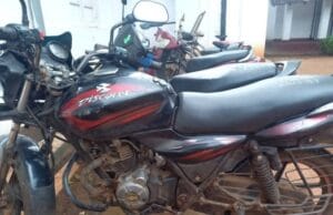 மோட்டார் சைக்கிள் திருட்டுச் சம்பவம்; வவுனியாவில் கணவன், மனைவி உட்பட மூவர் கைது! தமிழிஸ் செய்திகள் - Tamiliz Tamil News and Articles - Tamiliz News
