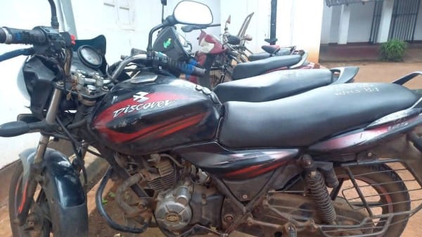 மோட்டார் சைக்கிள் திருட்டுச் சம்பவம்; வவுனியாவில் கணவன், மனைவி உட்பட மூவர் கைது!