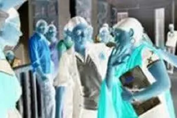 யாழ் பல்.கலையில் ராக்கிங் என்ற பெயரில். மாணவிகளுக்கு சீண்டல்கள் செய்யும் சீனியர்கள்!!கண்டுகொள்ளாத நிர்வாகம்! சிஐடி விசாரணை!!