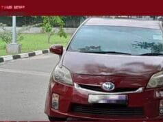 நீர்கொழும்பில் வாடகைக்கு எடுத்த சொகுசு கார் யாழ்ப்பாணத்தில் 80 இலட்சத்திற்கு அடகு! கில்லாடிக்கு காவற்துறை வலைவீச்சுசு!