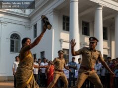 யாழில் 36 வயது பவிதா துர்நடத்தை! கணவனிடம் பிள்ளையை ஒப்படைக்குமாறு நீதிமன்ற உத்தரவு! ஆத்திரத்தில் பொலிசாரை செருப்பால் தாக்கிய பவிதா கைது!