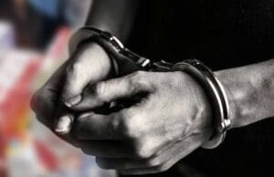 யாழ் பல்கலைக்கழக வளாகத்தினுள் வைத்து போதைப்பொருள் விற்பனை செய்து வந்தவன் பிடிபட்டது எப்படி? தமிழிஸ் செய்திகள் - Tamiliz Tamil News and Articles - Tamiliz News