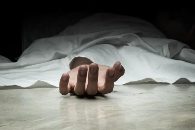 யாழில் மது போதையில் வீதியில் படுத்திருந்தவர் மோட்டார் சைக்கிள் மோதி பலி!