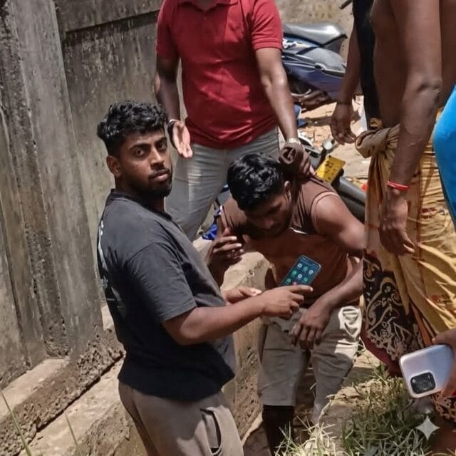 புத்தளத்தில் பட்டப் பகலில் யுவதியை நடு வீதியில் விழுத்தி கொடூர வேலை செய்தவன் ஊர் மக்களால் நையப்புடைப்பு! வீடியோ