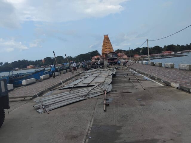 நயினாதீவைப் புரட்டி எடுத்த மினி சூறாவளி! வீடியோ