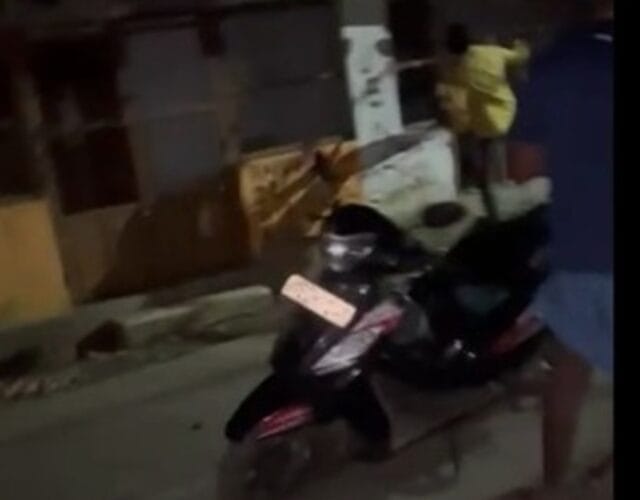 யாழில் மாணவிகளை பேஸ்புக்கில் அவதுாறு செய்த மாணவன்!! நியாயம் கேட்ட சென்றவர்களை துரத்தித் துரத்தி வெட்டி அப்பன்!! இருவருக்கும் நடந்த கதி என்ன?