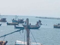 கடலில் மூழ்கிய அந்தோனியார் ஆலயப் படகு- துயரத்தில் குருநகர்! படங்களுடன் !