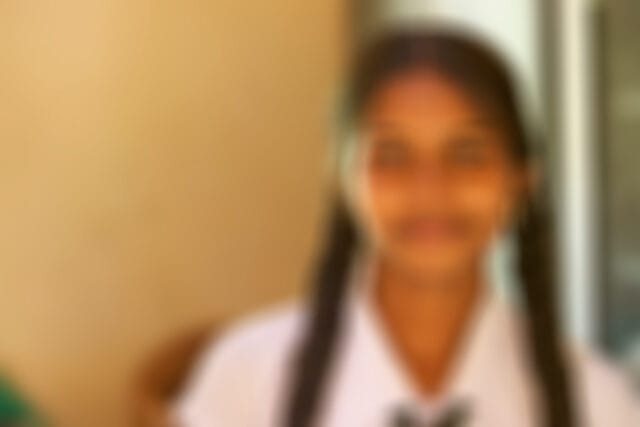 யாழில் வட்சப்பில் தன்னைப் பற்றி தவறான தகவல்கள் பரவிய விரக்தி! 17 வயது மாணவி துாக்கில் தொங்கி பலி!