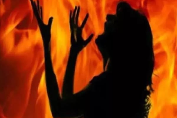 தீ-வைத்து-எரித்த-கணவன்