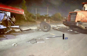 பெக்கோவுடன் மோதி நொருங்கிய அரச பேரூந்து!! பலர் படுகாயம்! வீடியோ தமிழிஸ் செய்திகள் - Tamiliz Tamil News and Articles - Tamiliz News