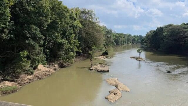 திருகோணமலையில் குளித்துக் கொண்டிருந்த ஒரே குடும்பத்தைச் சேர்ந்த மூவரை அள்ளிச் சென்றது ஆறு!