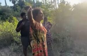 அர்சுனா எம்பியின் காணிக்குள் நுளைந்த பெண்கள் உட்பட 5 பேரை சிறைக்குள் தள்ளிய அர்சுனா! பாதுகாப்பிற்பாக துவக்கை தூக்கிய பரபரப்பு காட்சி! வீடியோ தமிழிஸ் செய்திகள் - Tamiliz Tamil News and Articles - Tamiliz News