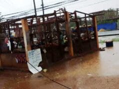 கிளிநொச்சியில் மின சூறாவளி! பிடுங்கி எறியப்பட்ட கூரைகள்! வீடியோ