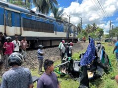 சற்றுமுன் வவுனியா தாண்டிக்குளத்தில் ரயிலுடன் மோதி சிதறிய ஆட்டோ! ஒருவர் பலி . ஒருவர் படுகாயம்…வீடியோ