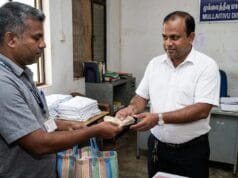 முல்லைத்தீவு வைத்தியசாலை எக்கவுண்டரே! படிச்சுப் பட்டம் பெற்ற நீ ஒரு சலவைத் தொழிலாளியிடம் லஞ்சம் பெறலாமா? நேற்று கைது செய்யப்பட்ட கணக்காளரின் விளையாட்டு இதோ!