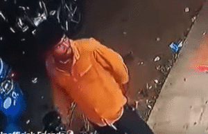 வவுனியாவில் மருந்தகத்திற்கு முன் சைக்கிளை திருடிச் செல்லும் கொள்ளையன்! பொலிசாரின் CCTV வீடியோ தமிழிஸ் செய்திகள் - Tamiliz Tamil News and Articles - Tamiliz News