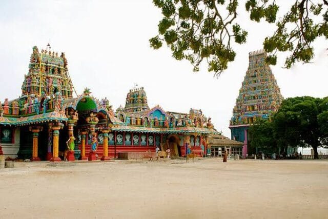 நயினாதீவு அம்மன் கோயில் உண்டியல் உடைத்து 21 லட்சம் ரூபாய்கள் திருடிய 2 சிறுவர்கள் உட்பட 3 பேர் கைது! நடந்தது என்ன?
