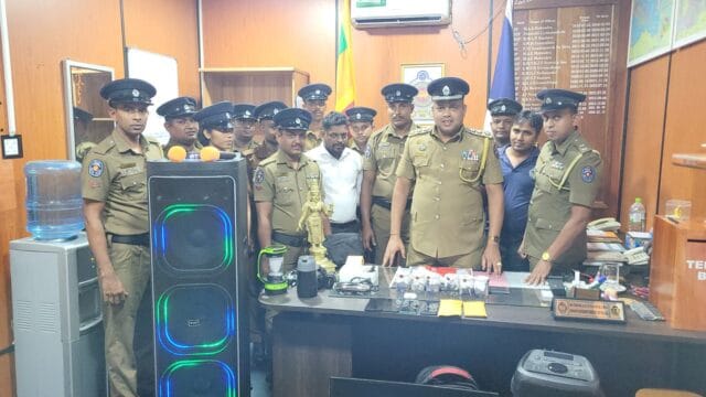 கிளிநொச்சியில் 24 வயது கணவனும் 20 வயது மனைவியும் கைது!! வீடு வீடாக கொள்ளையடித்தது எப்படி? புகைப்படங்கள்