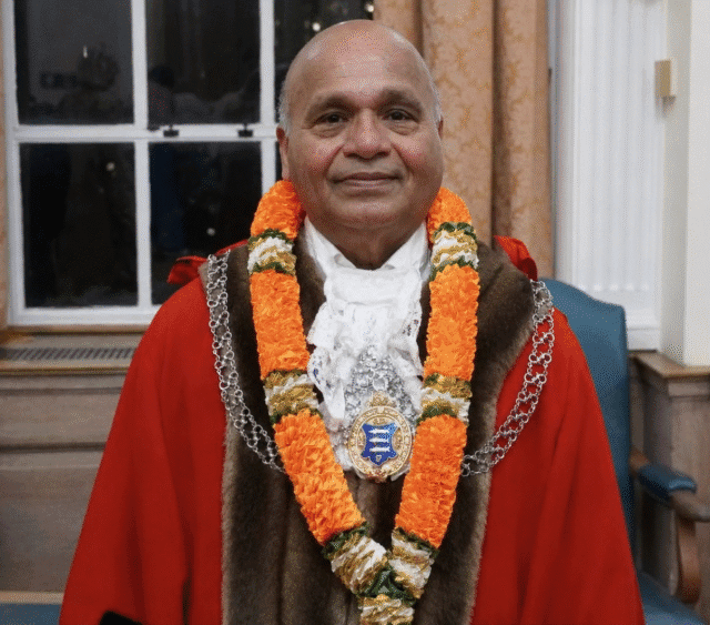 லண்டன் நகர சபை ஒன்றின் மேயராக தெரிவான இலங்கைத் தமிழர் – தமிழ் சமூகத்திற்கு கிடைத்த பெருமை!