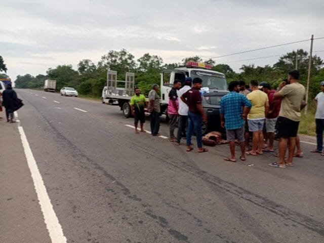 முறுகண்டிக்கு அருகில் ஏ9 வீதி விபத்தில் ஒருவர் பலி! இருவர் படுகாயம்! வீடியோ