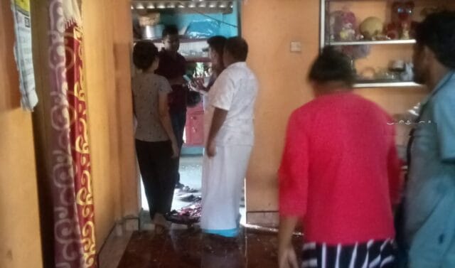 மட்டக்களப்பில் வீட்டுக்குள் புகுந்த காவாலிகள் செய்த கேவலம்!!