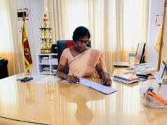 ஊழல் மோசடி! வவுனியா பிரதேசசெயலாளர் சுலோஜினி பதவியிலிருந்து இடை நிறுத்தப்பட்டார்!