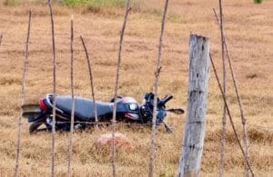 யாழிலிருந்து வ்வுனியா நோக்கி மோட்டார் சைக்கிளில் தங்கச்சியுடன் அதி வேகமாகச் சென்ற இளைஞன் பலி! சகோதரிக்கு நடந்த கதி!