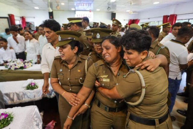 நீர்கொழும்பு சிறையில் நடந்தது என்ன? பிரேத பரிசோதனையின் அதிர்வு! கொலை செய்யப்பட்ட சிறை அதிகாரிகளின்பிறப்புறுப்பு அகற்றப்பட்டு மல துவாரத்தினுள் தும்புத்தடி கட்டைகள் சொருகப்பட்டிருந்தன!!