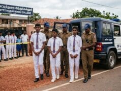 யாழில் பாடசாலை செல்லாது சுற்றித் திரிந்த 4 மாணவக் காவாலிகள் பொலிசாரால் கைது!!