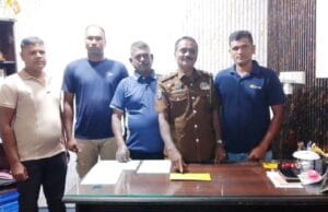 கல்முனையில் மாடி விட்டு மாடி தாவும் ‘ஸ்பைடர் வுமன்’ என அழைக்கப்படும் கில்லாடி பெண் பிடிபட்டது எப்படி? தமிழிஸ் செய்திகள் - Tamiliz Tamil News and Articles - Tamiliz News