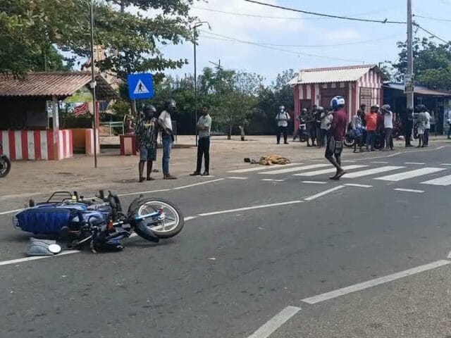 யாழ் வல்லை முனியப்பர் கோவிலடியில் விபத்து! ஐயர் பலி!