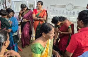 நல்லூரில் தாலிக்கொடியை பறிகொடுத்து கதறும் பெண்! மேலும் பல பெண்களின் நகைகள் பறிபோயின! வீடியோ தமிழிஸ் செய்திகள் - Tamiliz Tamil News and Articles - Tamiliz News