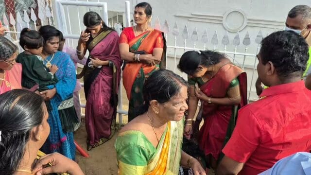 நல்லூரில் தாலிக்கொடியை பறிகொடுத்து கதறும் பெண்! மேலும் பல பெண்களின் நகைகள் பறிபோயின! வீடியோ