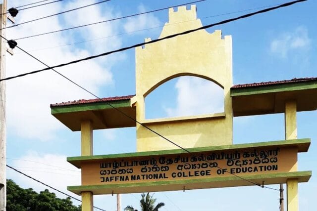 யாழ் கல்வியற்கல்லூரி விரிவுரையாளரின் நடத்தை! மாணவி வைத்தியசாலையில் அனுமதி!