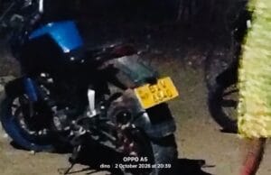 யாழில் வாள்கள், கத்திகளுடன் வந்த காவாலிகளால் ஒரு கிராமமே முற்றுகையிடப்பட்டது! வீடியோ தமிழிஸ் செய்திகள் - Tamiliz Tamil News and Articles - Tamiliz News