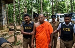 ஞானசார தேரரின் காவி ஆடைகள் களையப்பட்டு சிறை உடை அணியப்பட்டது! தமிழிஸ் செய்திகள் - Tamiliz Tamil News and Articles - Tamiliz News