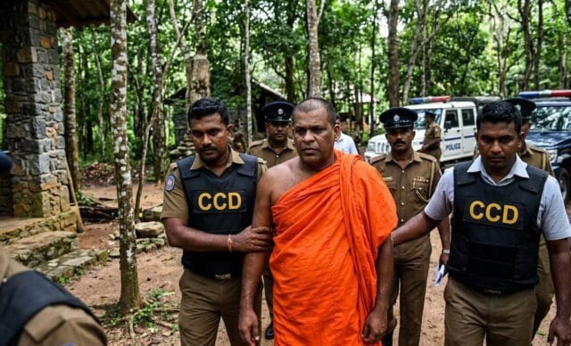ஞானசார தேரரின் காவி ஆடைகள் களையப்பட்டு சிறை உடை அணியப்பட்டது!